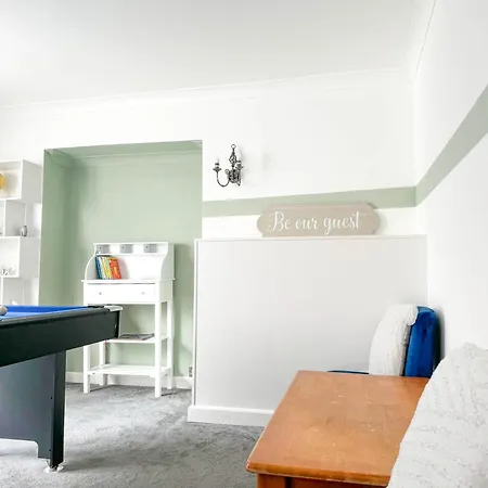 Large 8 Bedroom House In Edgbaston