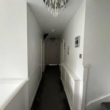 Large 8 Bedroom House In Edgbaston * Birmingam