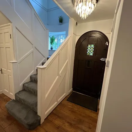Large 8 Bedroom House In Edgbaston * Birmingam