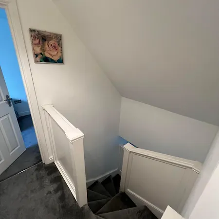 Large 8 Bedroom House In Edgbaston