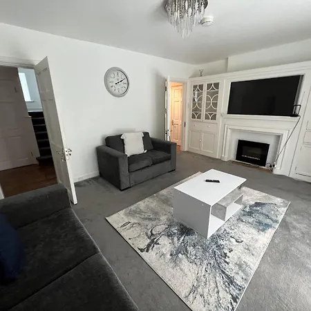 Large 8 Bedroom House In Edgbaston * Birmingam